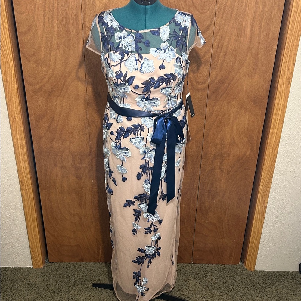 Adrianna Papell Midnight Nude Cascading Floral Gown Size 12 New with tags